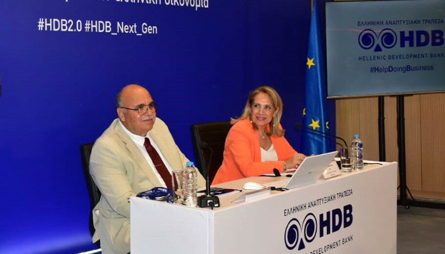O Αντιπρόεδρος Παντελής Τζωρτζάκης και η πρόεδρος της Ελληνικής Αναπτυξιακής Τράπεζας Αθανασία Χατζηπέτρου © ΔΤ