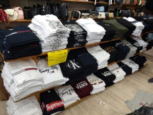 Πρόστιμα 2,13 εκατ. μετά από ελέγχους της ΑΑΕΑ&ΠΚ – Κατασχέθηκαν 127.462 μαϊμού προϊόντα