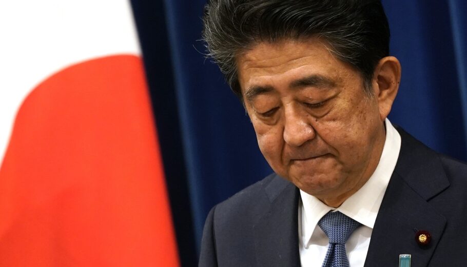 Ο πρώην πρωθυπουργός της Ιαπωνίας Σίνζο Άμπε ©ΕPA/FRANCK ROBICHON / POOL