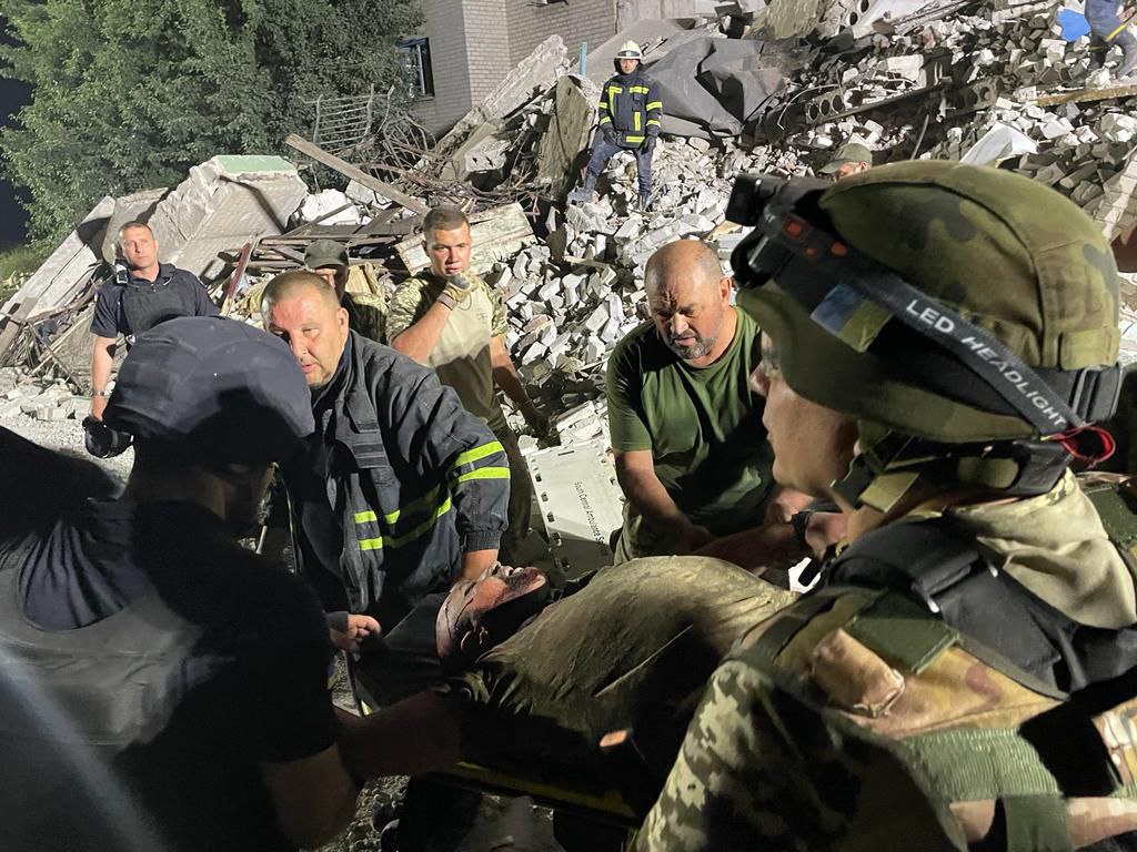 Ο βομβαρδισμός πολυκατοικίας στο Ντονέτσκ