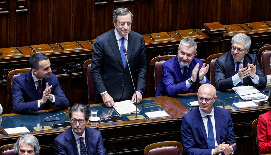 O Μάριο Ντράγκι κατά την ανακοίνωση της παραίτησής του στην ιταλική Κάτω Βουλή © EPA/FABIO FRUSTACI