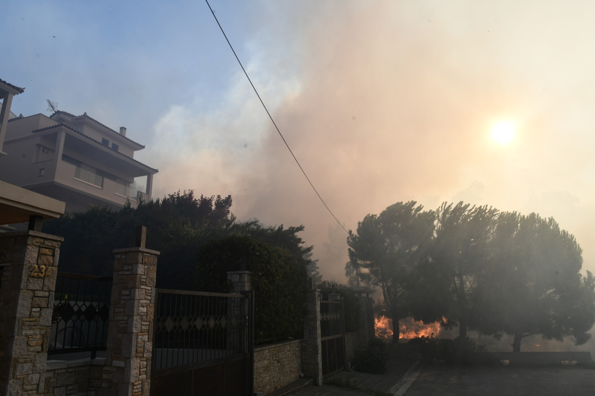 Πού εντοπίζονται προβλήματα στην ηλεκτροδότηση λόγω της φωτιάς