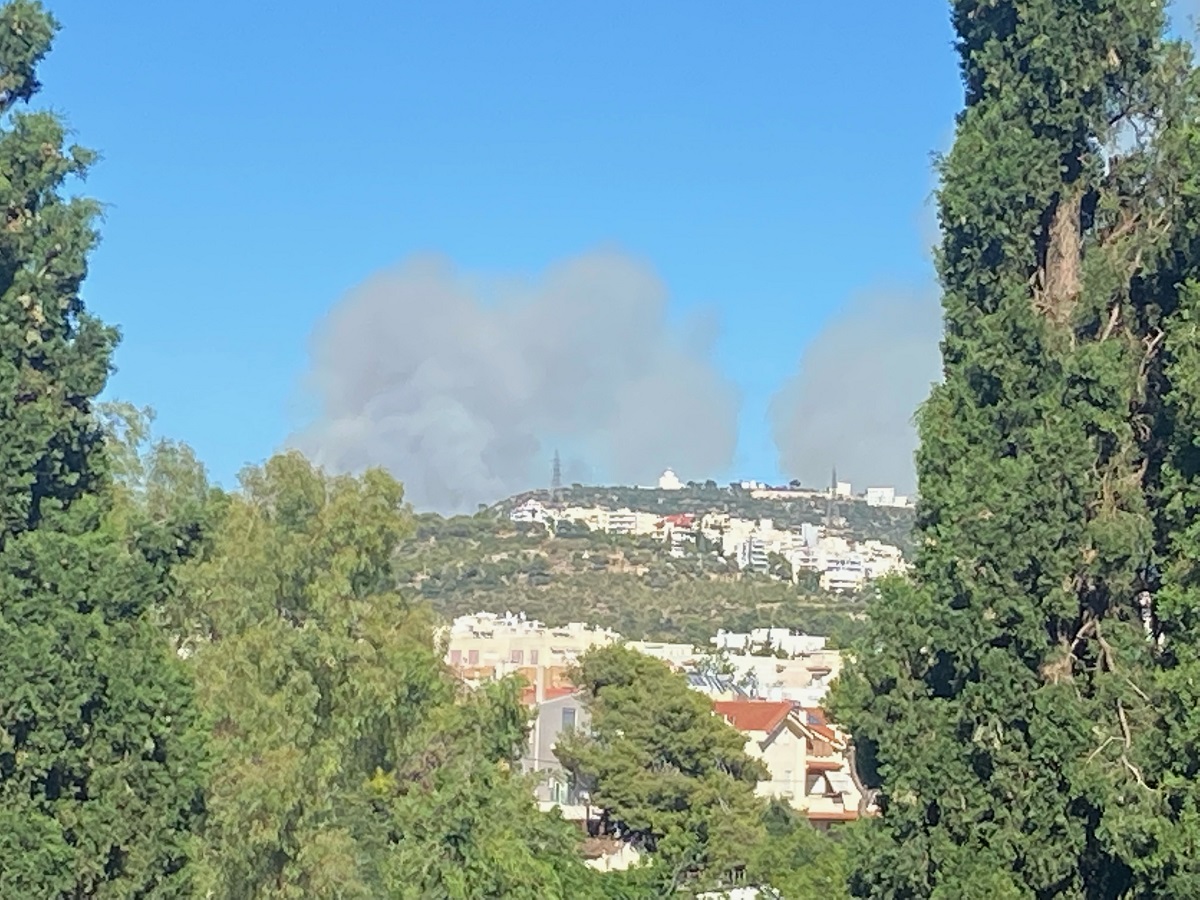 Πυρκαγιά στο Νταού Πεντέλης – Συναγερμός στην Πυροσβεστική