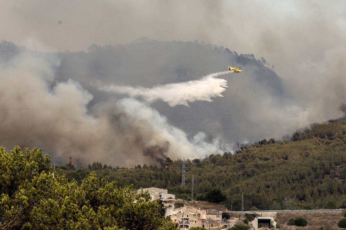 Φωτιές στην Ισπανία © EPA/TONI ALBIR