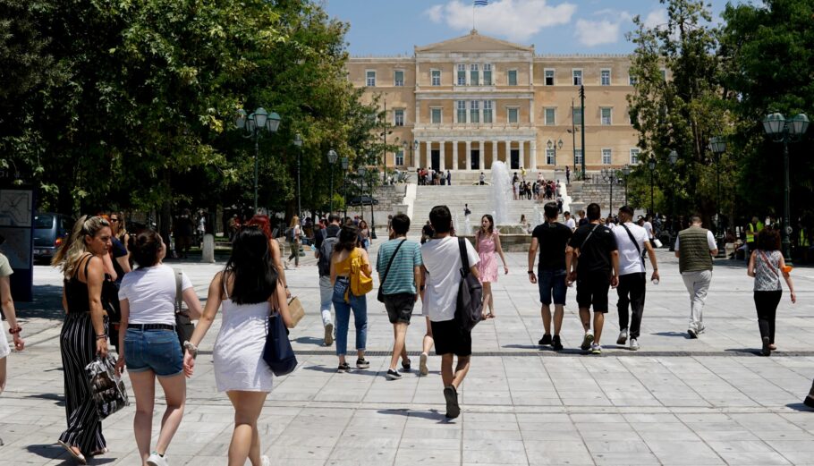 Κόσμος στο Σύνταγμα ©Eurokinissi