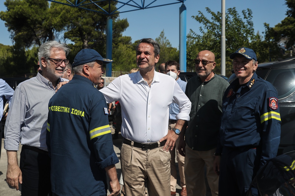 Επίσκεψη του πρωθυπουργού Κυριάκου Μητσοτάκη στις πυρόπληκτες περιοχές της Πεντέλης © Eurokinissi