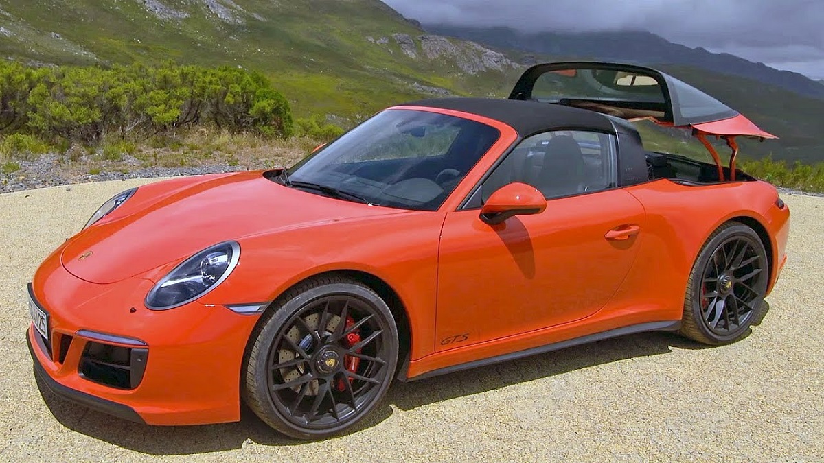 Η Porsche 911 Targa 4 GTS αποδίδει 480 ίππους