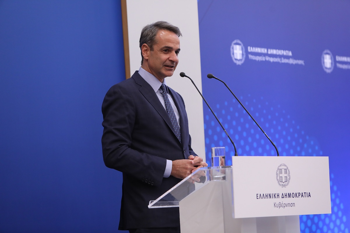 Παρακολουθήσεις: Στα ύψη η πολιτική αντιπαράθεση εν αναμονή της δήλωσης Μητσοτάκη