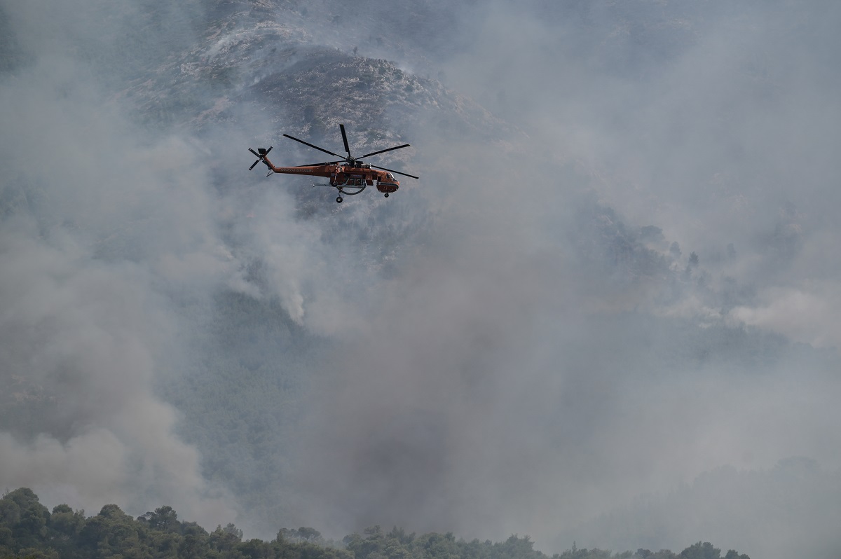 Σε εξέλιξη πυρκαγιά στο Χαϊδάρι – Δεν απειλούνται περιοχές
