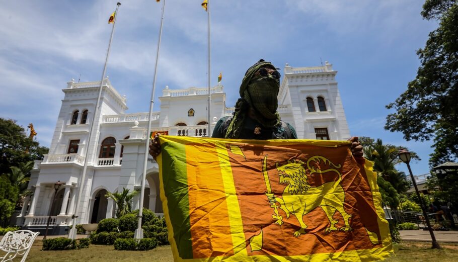 Πολιτική κρίση στη Σρι Λάνκα © EPA/CHAMILA KARUNARATHNE
