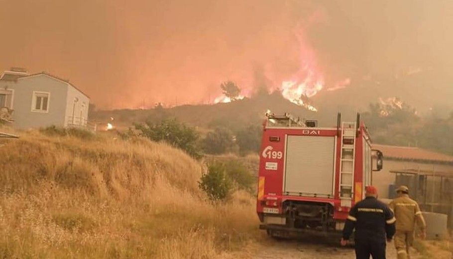 Φωτιά στα Βατερά Λέσβου © lesvosnews.net