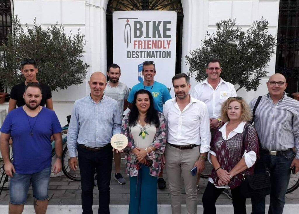 B. Καραντζαβέλου: Η Ελληνίδα που κάνει τη ζωή των ξενοδόχων… ποδήλατο