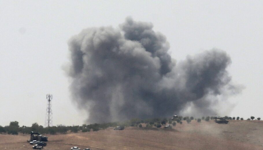 Αεροπορική επιδρομή στη Συρία © EPA/SEDAT SUNA RECROP
