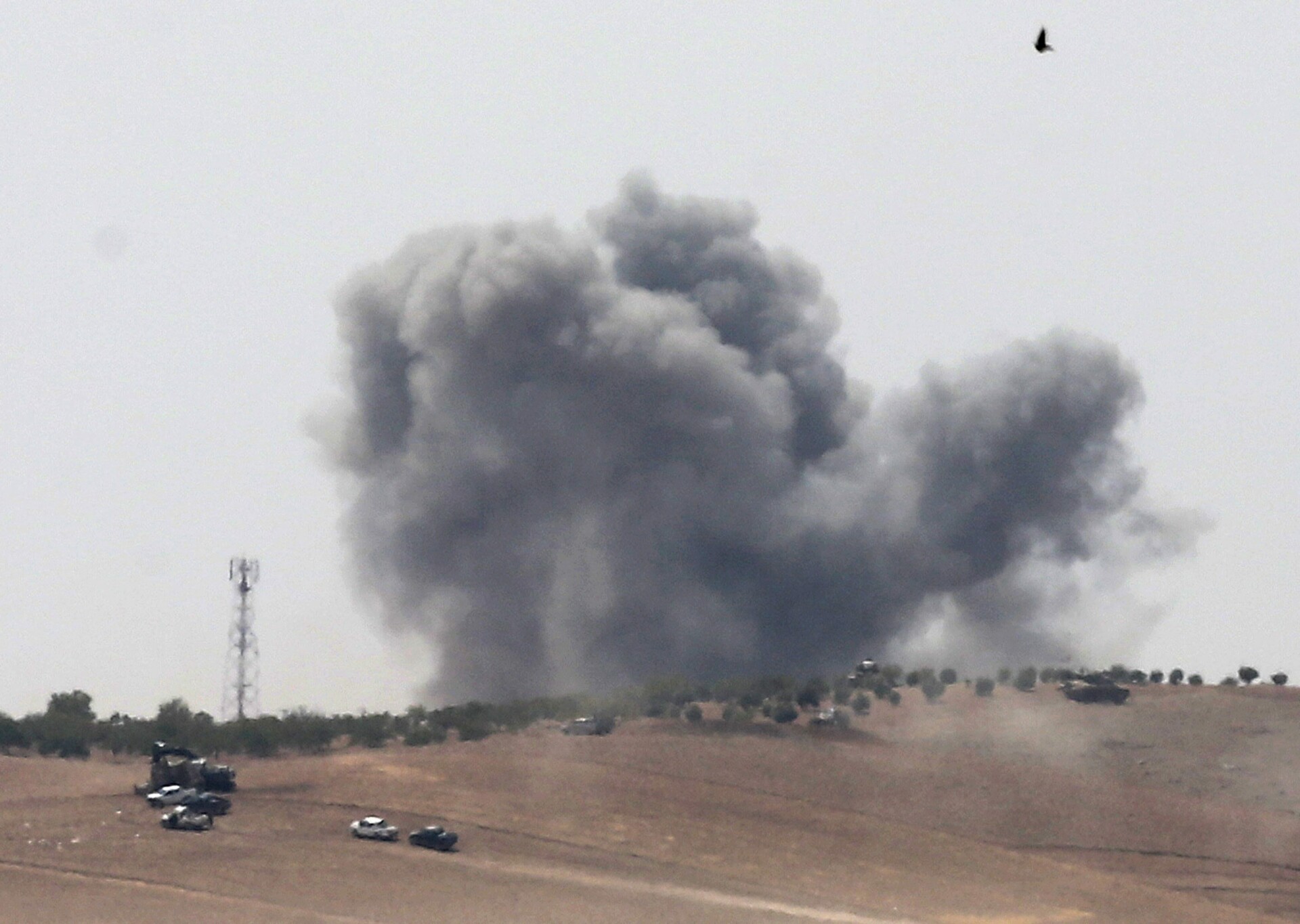 Αεροπορική επιδρομή στη Συρία © EPA/SEDAT SUNA RECROP
