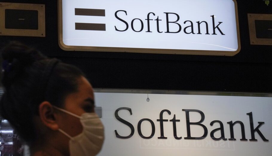 SoftBank ©EPA/KIMIMASA MAYAMA