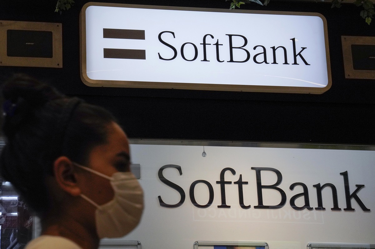 SoftBank ©EPA/KIMIMASA MAYAMA