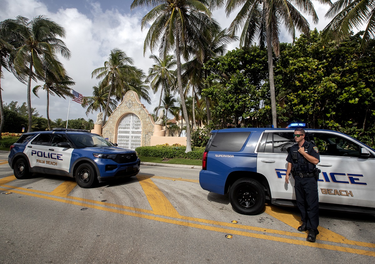 Τραμπ: Οργή για την έρευνα του FBI στη βίλα του – Μιλά για πολιτική δίωξη