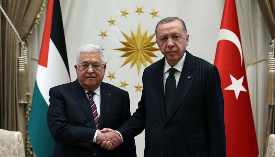 Συνάντηση Ερντογάν - Αμπάς © EPA/TURKISH PRESIDENT PRESS OFFICE