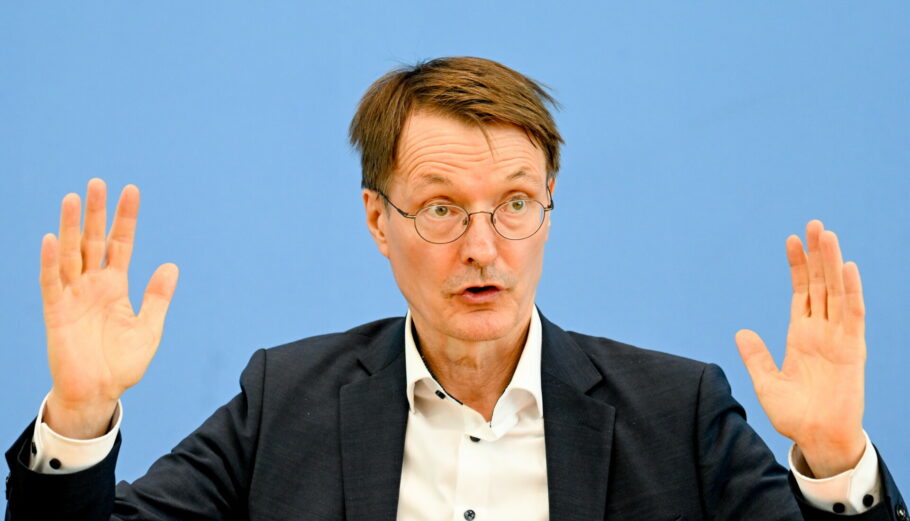 Ο υπουργός Υγείας της γερμανικής κυβέρνησης Καρλ Λότερμαπχ © EPA/FILIP SINGER