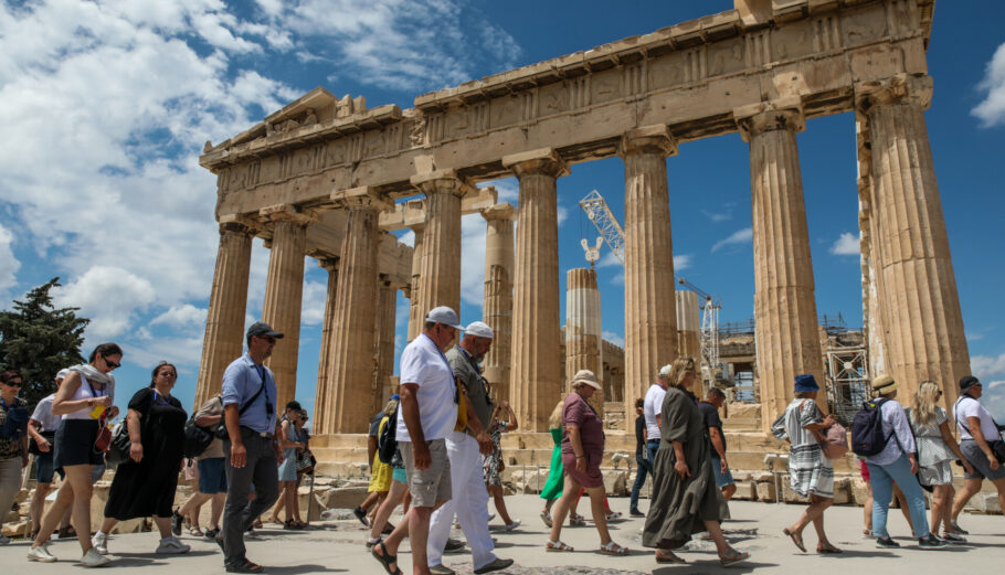 Τουρίστες στην Ακρόπολη © Eurokinissi