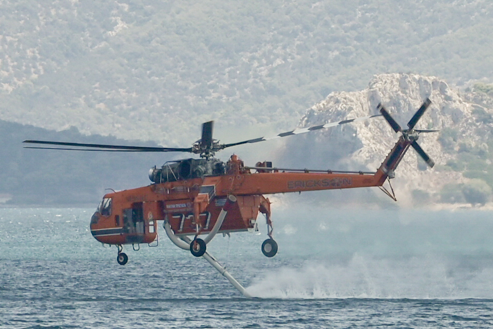 Πυροσβεστικό ελικόπτερο © ΜΙΧΑΛΗΣ ΚΑΡΑΓΙΑΝΝΗΣ/EUROKINISSI