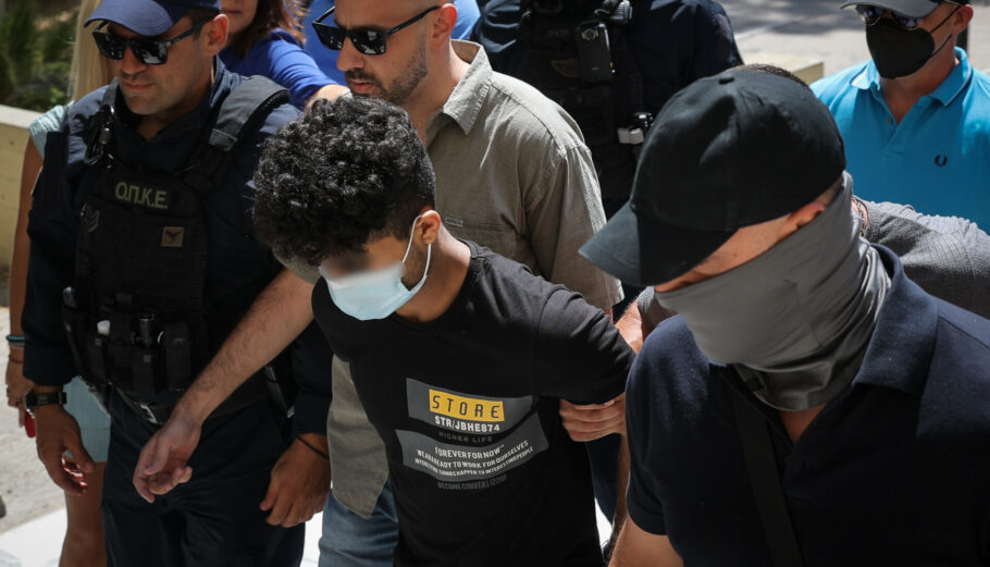 Συνελήφθη ο σύντροφος της 17χρονης που δολοφονήθηκε στο Περιστέρι © ΒΑΣΙΛΗΣ ΡΕΜΠΑΠΗΣ / EUROKINISSI