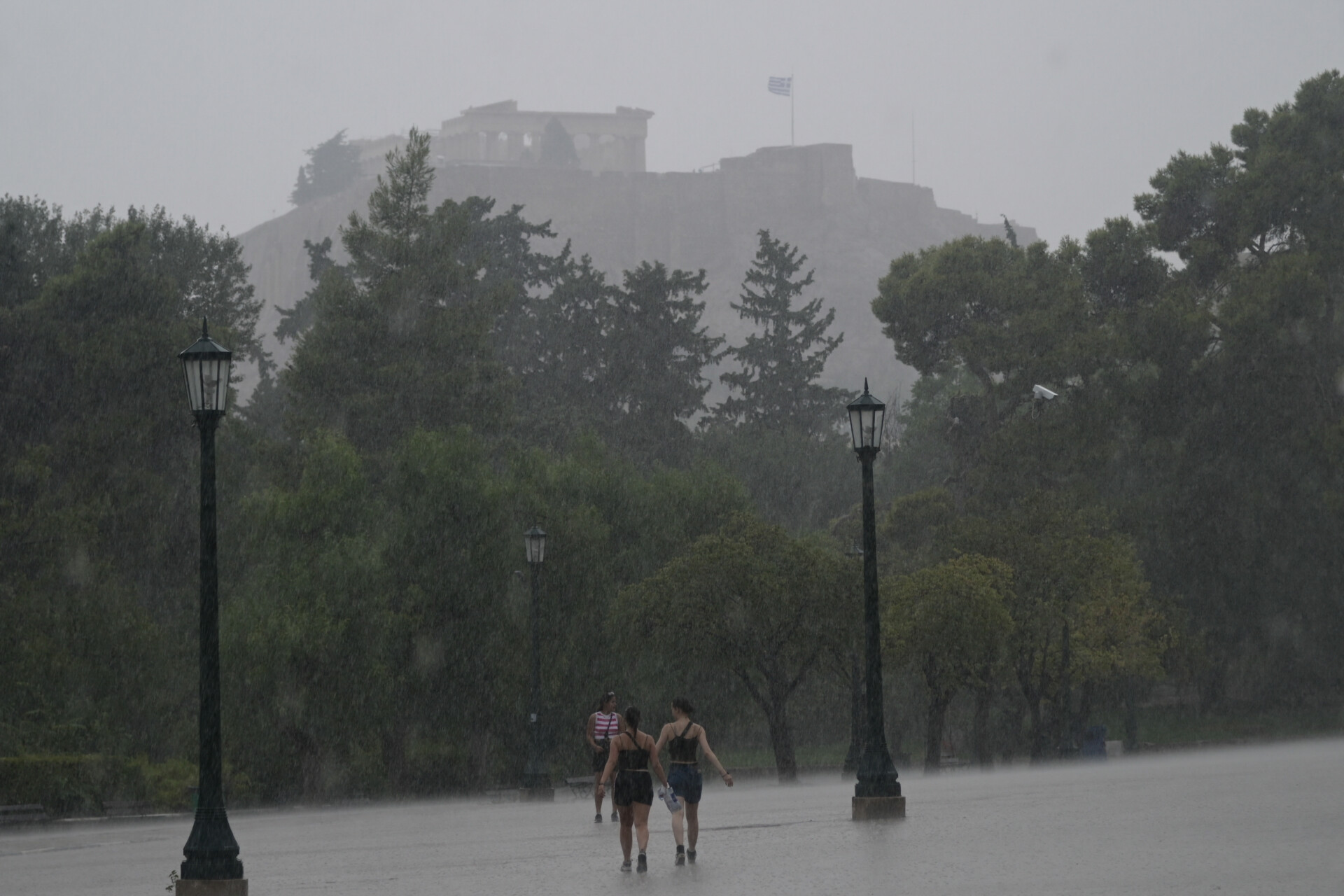 Χειμωνιάτικος ο καιρός τη Δευτέρα: Νεφώσεις και βροχές σε όλη τη χώρα