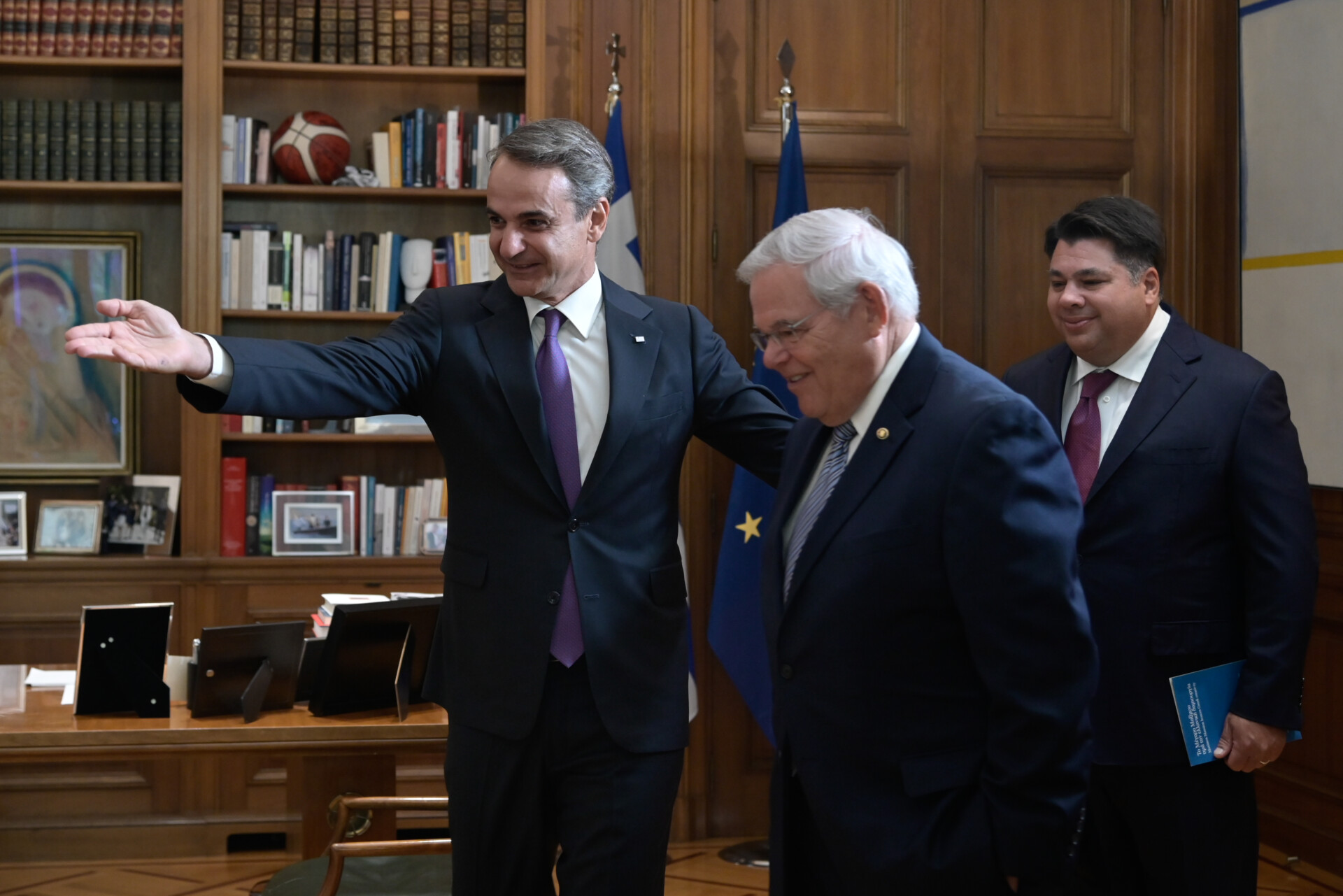 Συνάντηση Μητσοτάκη – Μενέντεζ: Στο επίκεντρο οι σχέσεις Ελλάδας – ΗΠΑ