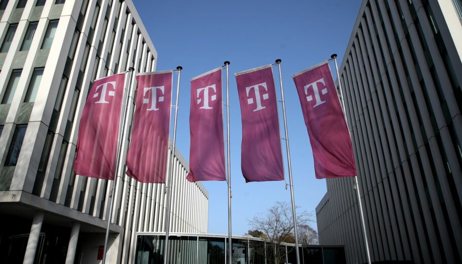 Τα κεντρικά της Deutsche Telekom στη Βόννη ©EPA/FRIEDEMANN VOGEL
