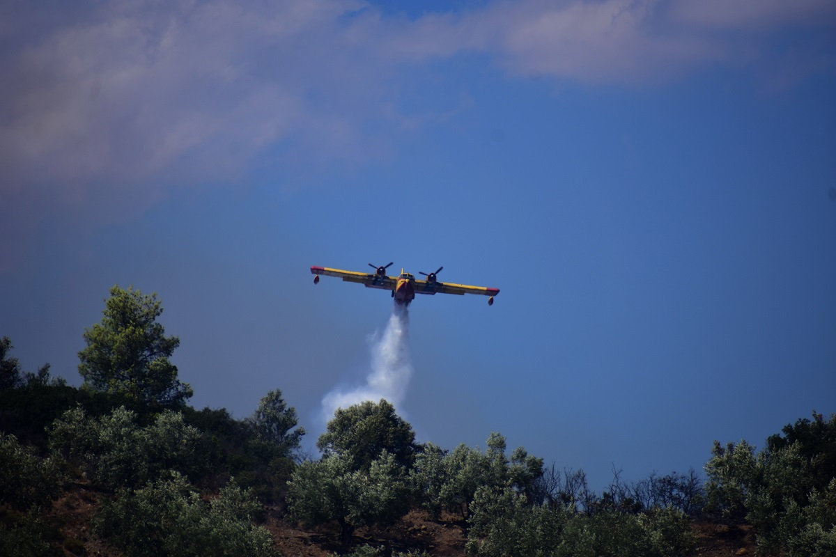 Κατάσβεση πυρκαγιάς © EUROKINISSI