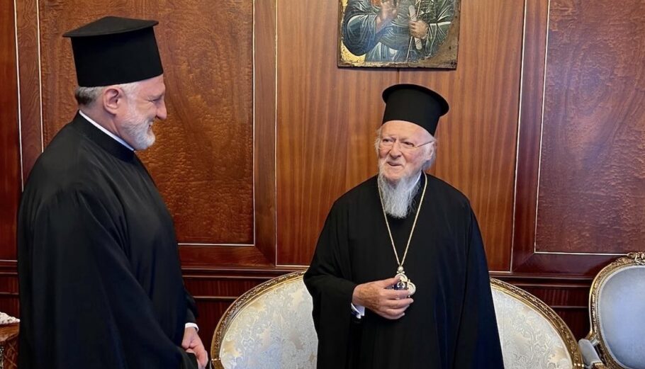 Ο Αρχιεπίσκοπος Αμερικής Ελπιδοφόρος και ο Οικουμενικός Πατριάρχης Βαρθολομαίος © Twitter / Elpidophoros