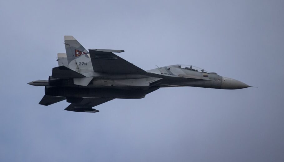 Μαχητικό αεροσκάφος Sukhoi ©EPA/Miguel Gutierrez