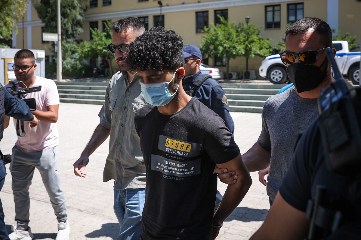 Στον εισαγγελέα ο σύντροφος © (ΒΑΣΙΛΗΣ ΡΕΜΠΑΠΗΣ / EUROKINISSI)