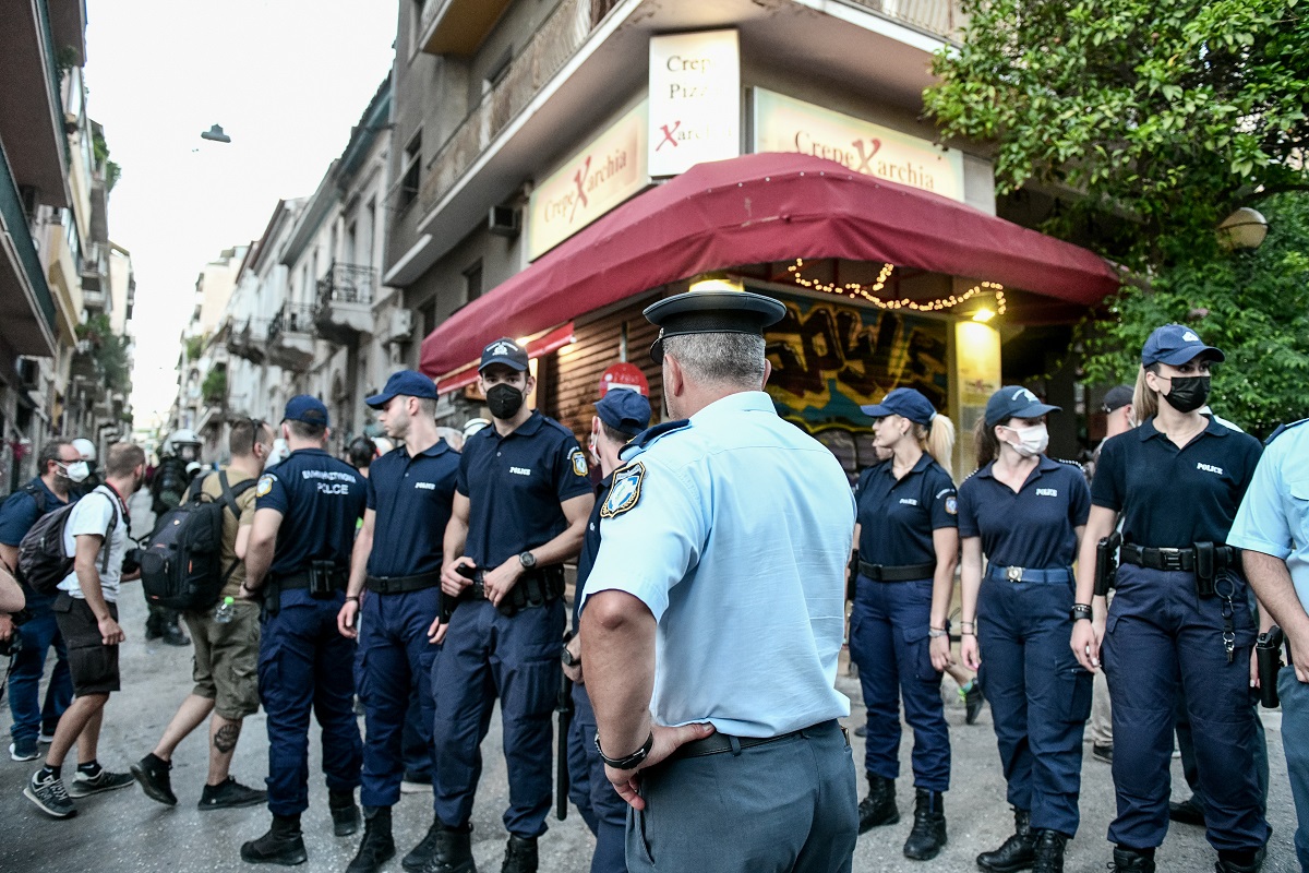 Εξάρχεια: Συνεχίζονται παρουσία αστυνομικών τα έργα για το μετρό