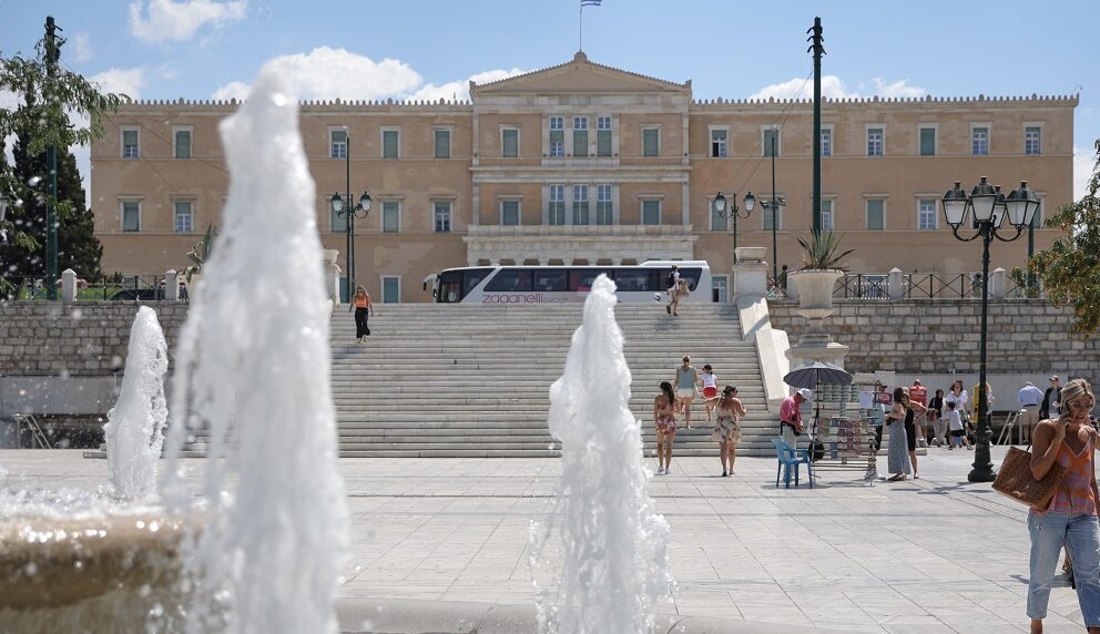 Aίθριος καιρός τη Δευτέρα: Επιμένει η αφρικανική σκόνη