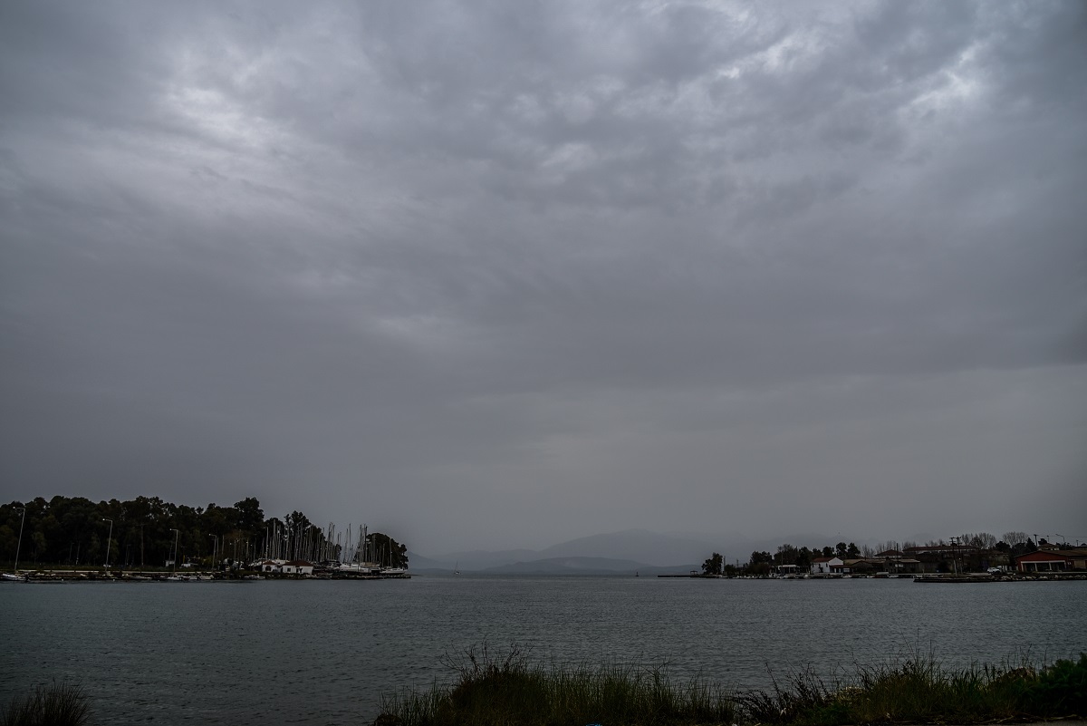 Καιρός: Καταιγίδες και χιονοπτώσεις στα ορεινά την Παρασκευή