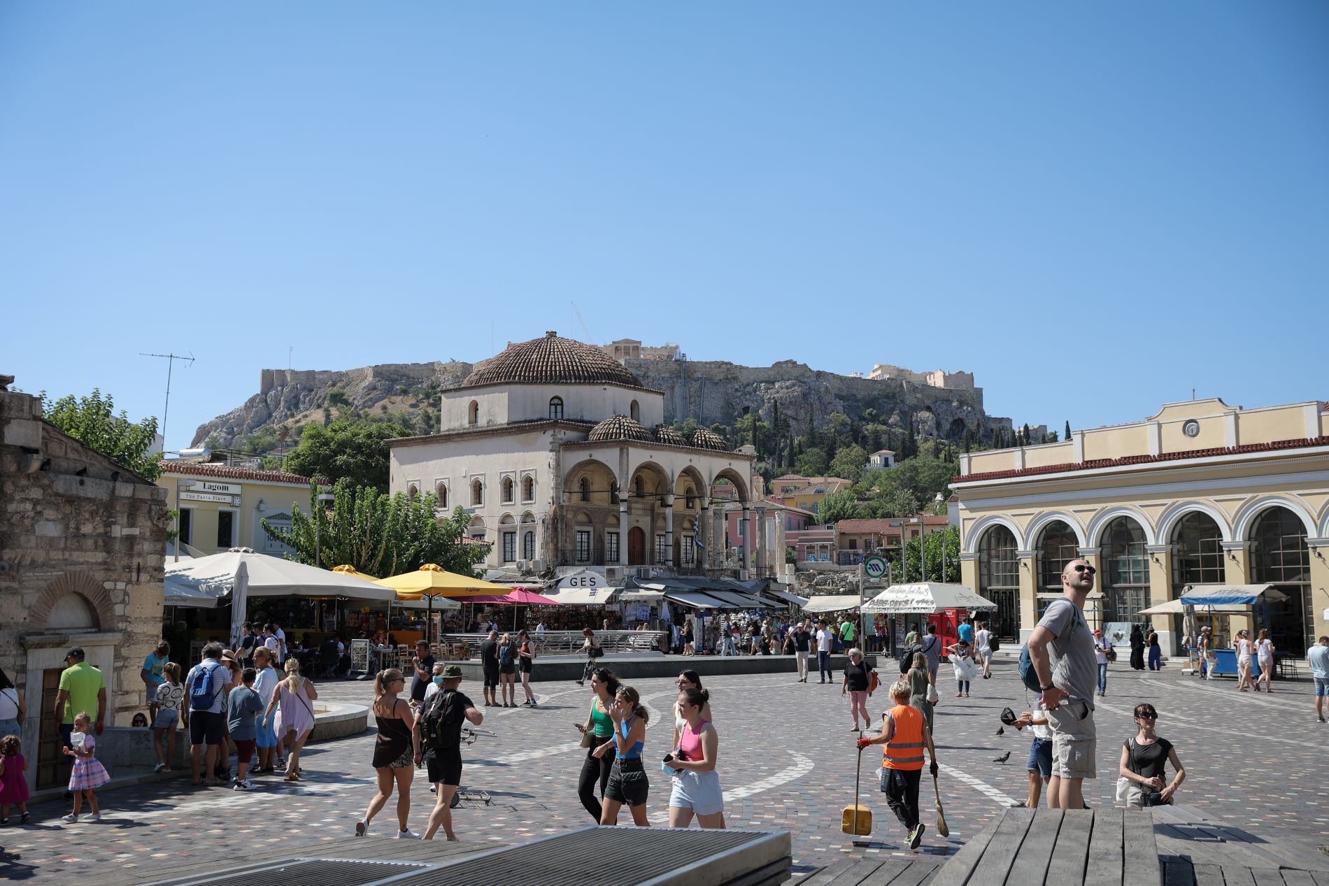 Η σημαδιακή 20η Αυγούστου, το σαράκι των εισαγωγών και το γεύμα στο Πήλιο με άρωμα… Χόλιγουντ