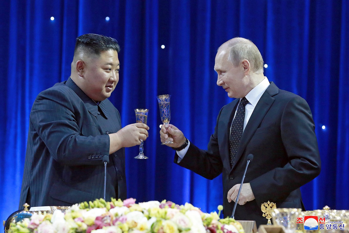 Ο Πούτιν με τον Κιμ Γιόνγκ Ουν