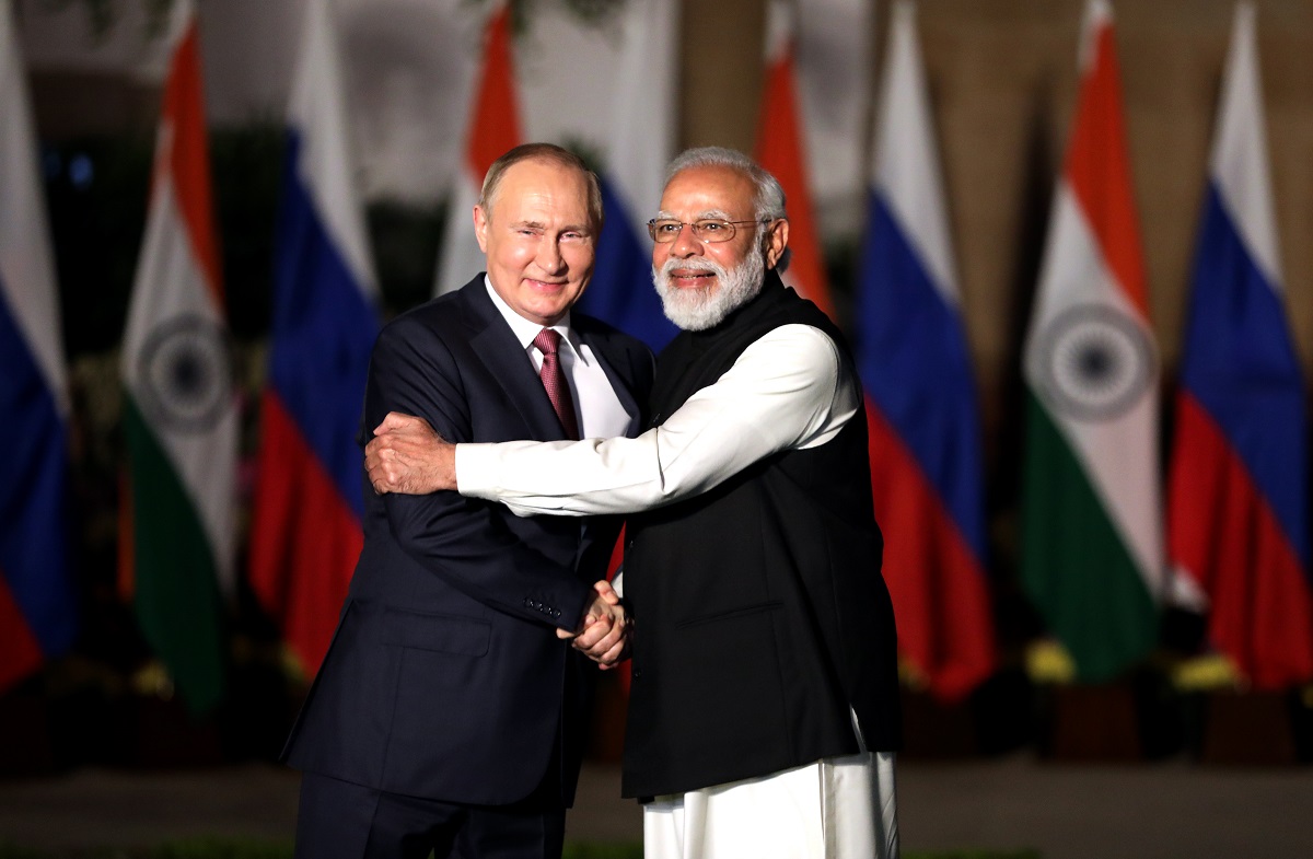 Ο Ρώσος πρόεδρος Β. Πούτιν με τον Ινδό πρωθυπουργό, Ν. Μόντι © EPA/HARISH TYAGI