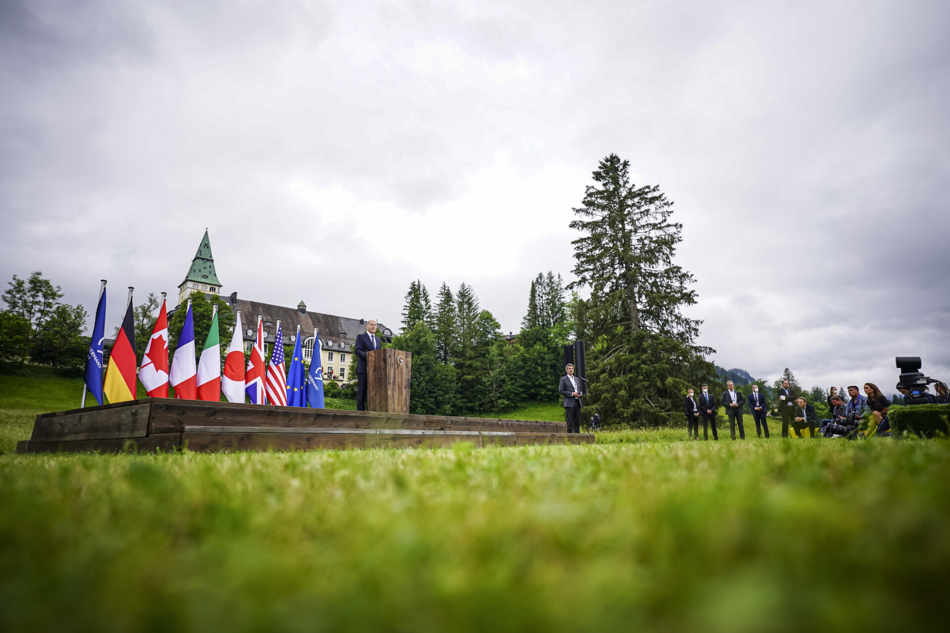 G7 © EPA/CLEMENS BILAN