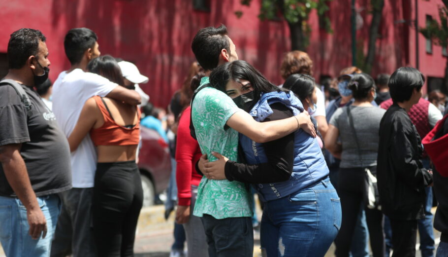 Σεισμός στο Μεξικό © EPA/Jose Mendez