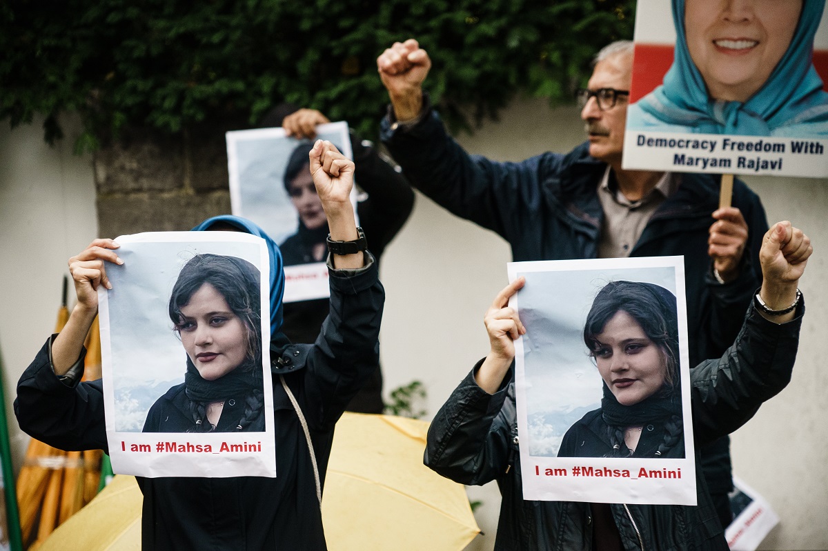 Διαδηλώσεις για τον θάνατο της 22ης Μάχσα Αμινί στο Ιράν © EPA/CLEMENS BILAN