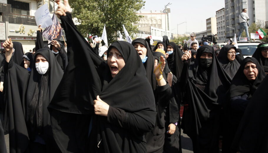 Συγκέντρωση διαμαρτυρίας στο Ιράν © EPA/ABEDIN TAHERKENAREH