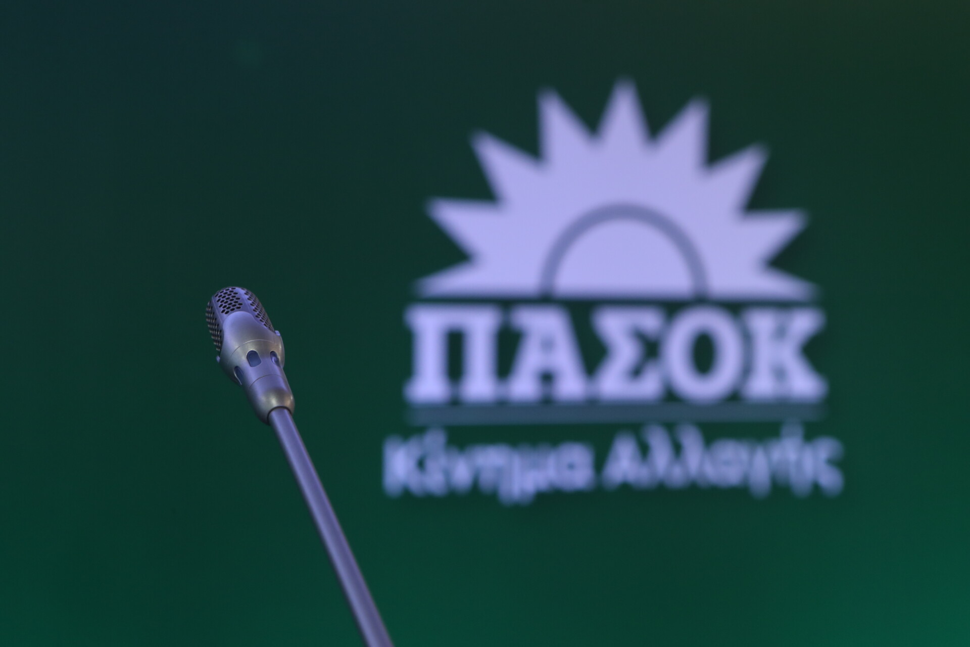 ΠΑΣΟΚ για Λοβέρδο: Καθένας κρίνεται από τις επιλογές του