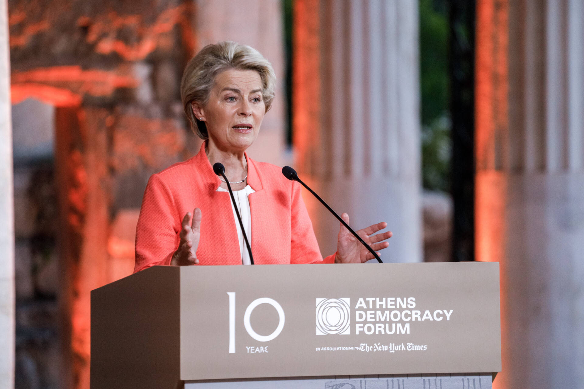 Φον ντερ Λάιεν: Είναι καθήκον κάθε γενιάς να αγωνίζεται για τη Δημοκρατία