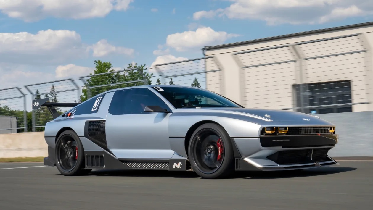 Οδηγούμε το Hyundai N Vision 74 concept