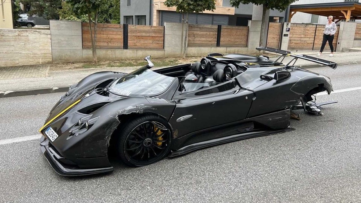 Καταστρέφοντας ένα Pagani Zonda HP Barchetta 15 εκ. ευρώ