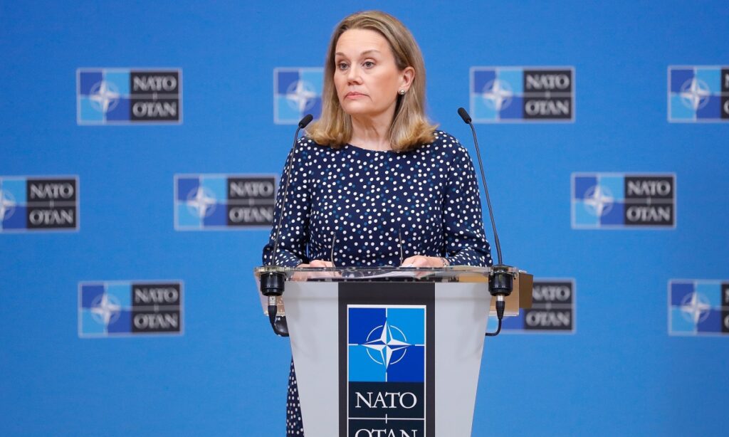 Πρέσβης ΗΠΑ στο ΝΑΤΟ: Με την πλάτη στον τοίχο η Ρωσία