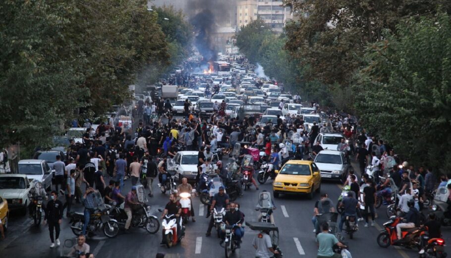 Διαδηλώσεις για την Μαχσά Αμινί στο Ιράν © EPA/STR