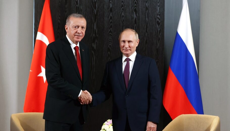 O Ρετζέπ Ταγίπ Ερντογάν και ο Βλαντμίρ Πούτιν © EPA/ALEXANDR DEMYANCHUK/SPUTNIK/KREMLIN